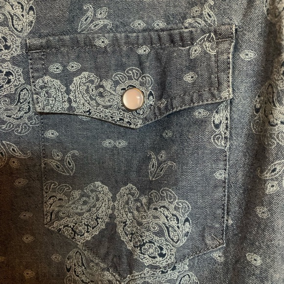 Levi’s long sleeve paisley jean colored shirt S - Picture 9 of 9
